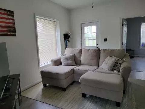 109 E 15th St, Auburn, IN 46706 photo 2