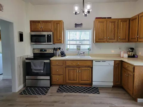 109 E 15th St, Auburn, IN 46706 photo 4