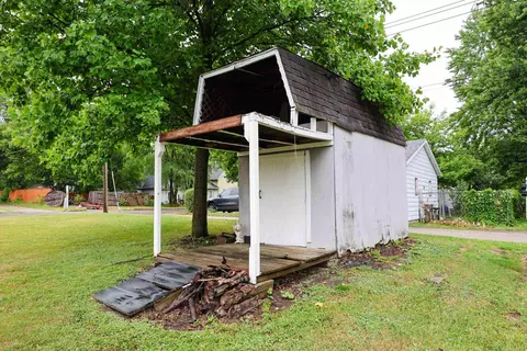 300 E High St, Garrett, IN 46738 photo 5