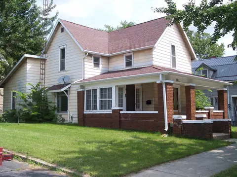 202 E Main St, Syracuse, IN 46567 photo 1