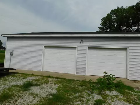 4112 Smith Dr, Bedford, IN 47421 photo 5