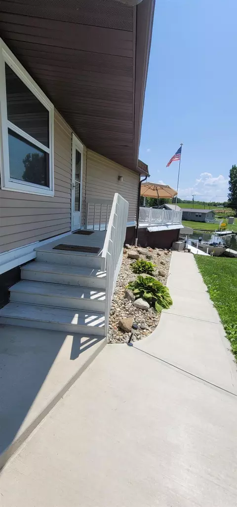 8325 E Mcclintic Rd, Syracuse, IN 46567 photo 5