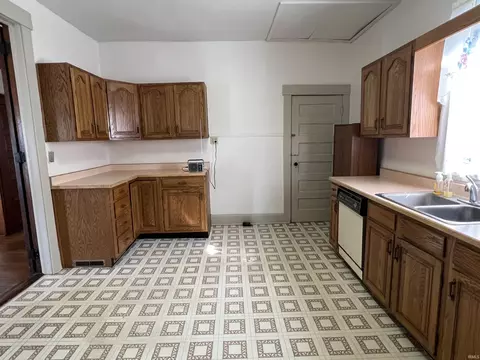 207 E 6th St, Peru, IN 46970 photo 7