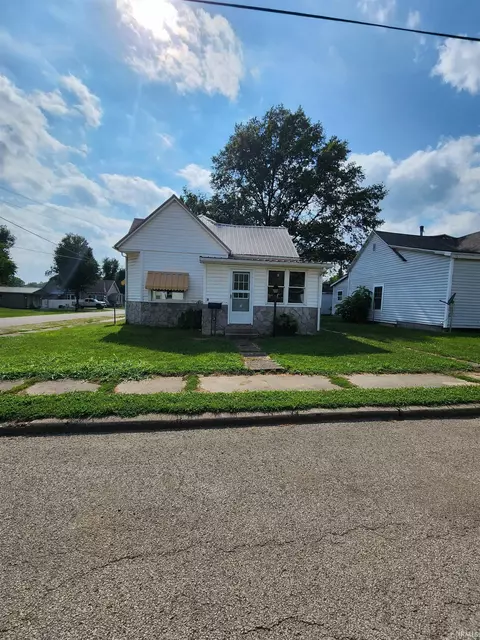 818 S Main St, Bicknell, IN 47512 photo 1
