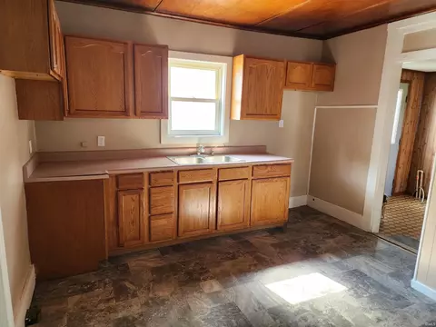 818 S Main St, Bicknell, IN 47512 photo 3