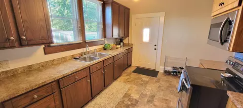 1107 E Walnut St, Washington, IN 47501 photo 2