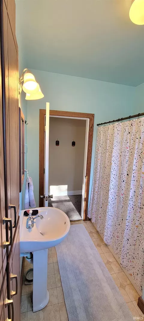 1107 E Walnut St, Washington, IN 47501 photo 20