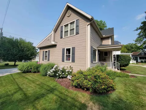 104 E Wabash Ave, Wakarusa, IN 46573 photo 1