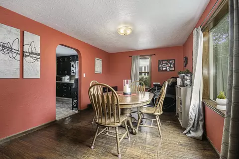 104 E Wabash Ave, Wakarusa, IN 46573 photo 9