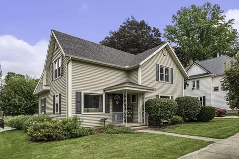 104 E Wabash Ave, Wakarusa, IN 46573 photo 2