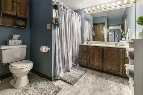 104 E Wabash Ave, Wakarusa, IN 46573 photo 11