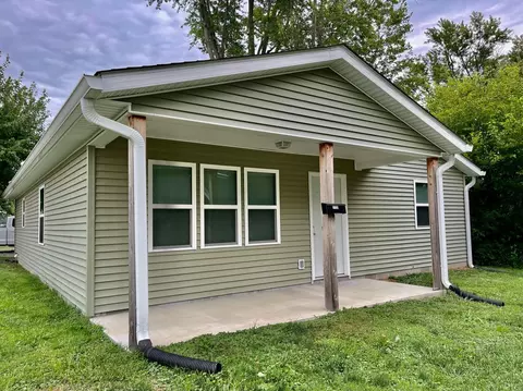 1133 W Oak St, Mitchell, IN 47446 photo 2