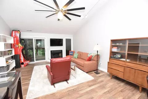 1843 Eagle Bay Dr, Bloomington, IN 47401 photo 2