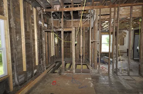 705 E State St, Albany, IN 47320 photo 15