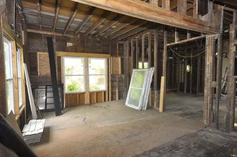 705 E State St, Albany, IN 47320 photo 2