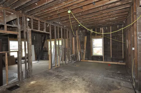 705 E State St, Albany, IN 47320 photo 8