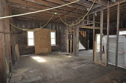 705 E State St, Albany, IN 47320 photo 7