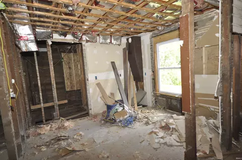 705 E State St, Albany, IN 47320 photo 10