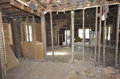 705 E State St, Albany, IN 47320 photo 12
