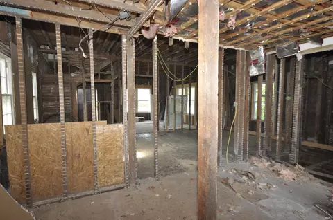 705 E State St, Albany, IN 47320 photo 11