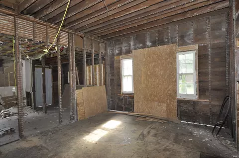 705 E State St, Albany, IN 47320 photo 5