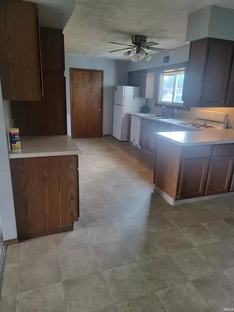 665 E Maple St, Bremen, IN 46506 photo 6