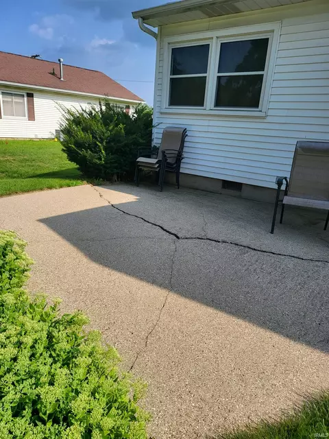 665 E Maple St, Bremen, IN 46506 photo 7