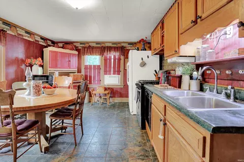 211 E Maple St, Spiceland, IN 47385 photo 12