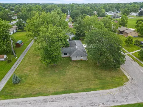 239 S Baxter St, Auburn, IN 46706 photo 4