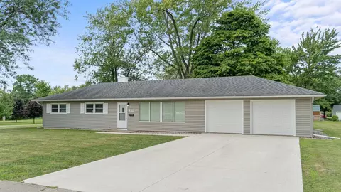 239 S Baxter St, Auburn, IN 46706 photo 2