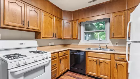 239 S Baxter St, Auburn, IN 46706 photo 16
