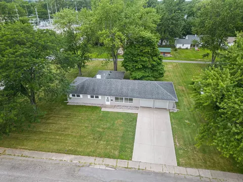 239 S Baxter St, Auburn, IN 46706 photo 3