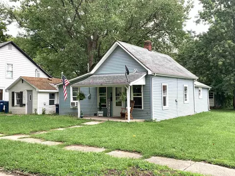 810 Harrison St, Covington, IN 47932 photo 2
