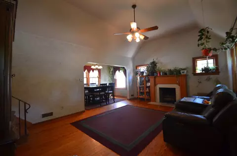 716 E 5th St, Auburn, IN 46706 photo 3