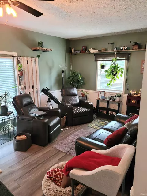 215 N Walnut St, Delphi, IN 46923 photo 4