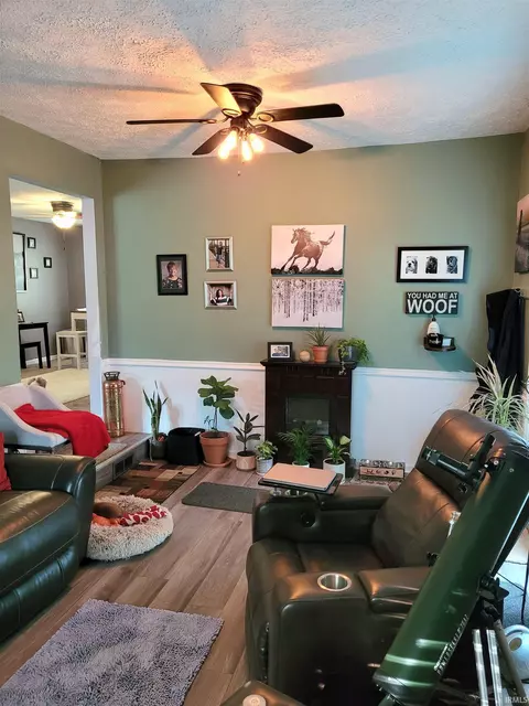 215 N Walnut St, Delphi, IN 46923 photo 5