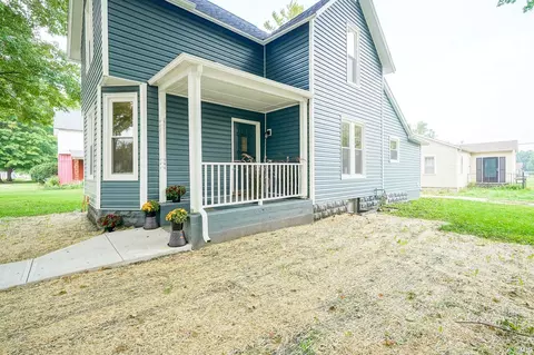 307 E 4th St, Fowler, IN 47944 photo 3