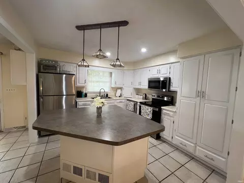 641 E 21st St, Ferdinand, IN 47532 photo 6
