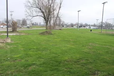 927 W Walnut St, Albany, IN 47320