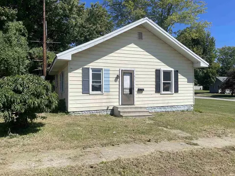 411 E 8th St, Bicknell, IN 47512 photo 1