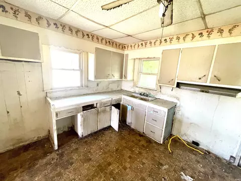 411 E 8th St, Bicknell, IN 47512 photo 3