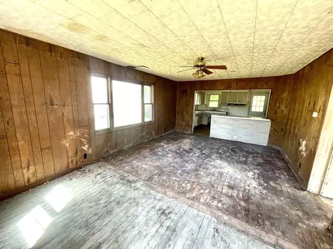 411 E 8th St, Bicknell, IN 47512 photo 2