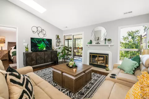 1912 E Waters Edge Dr, Bloomington, IN 47401 photo 2