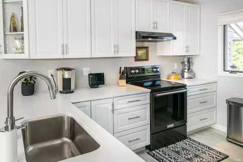 1912 E Waters Edge Dr, Bloomington, IN 47401 photo 5