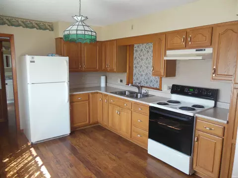 210 E Monroe St, Butler, IN 46721 photo 2