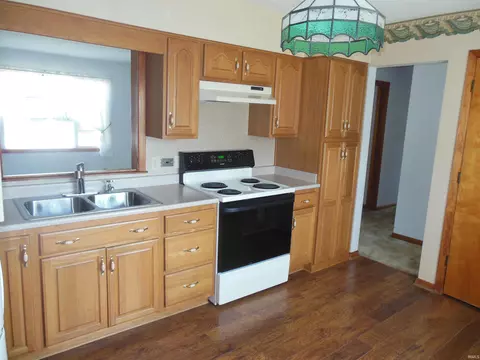 210 E Monroe St, Butler, IN 46721 photo 3