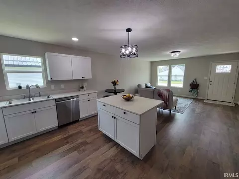407 W Warren St, Mitchell, IN 47446 photo 6