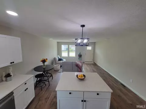407 W Warren St, Mitchell, IN 47446 photo 8
