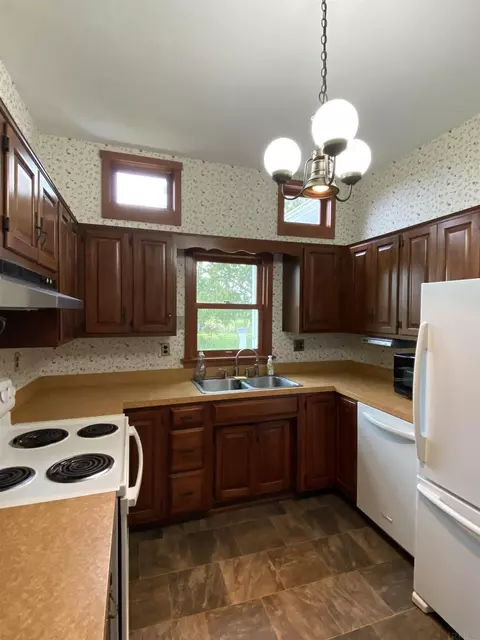 63 E Walnut St, Poneto, IN 46781 photo 10