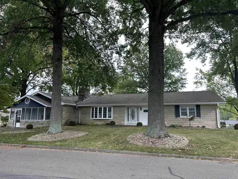 1904 Circle Dr, Bedford, IN 47421 photo 1